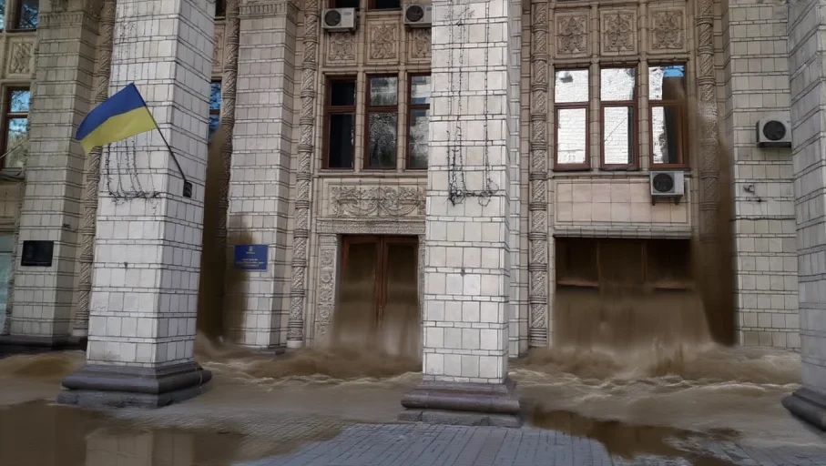 «Знак свыше»: зловонной массой из канализации затопило здание Минэнерго Украины 