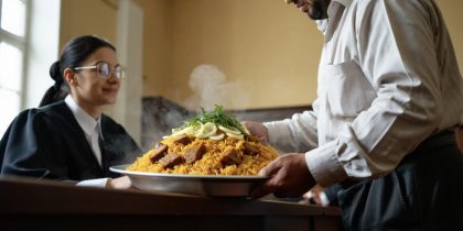 «Объелась пловом»: фото судьи, отпустившей троих мигрантов, избивших депутата Госдумы, появилось в Сети