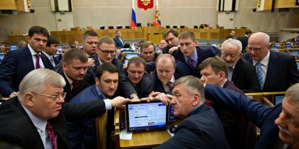 «Пусть зарплату тоже нейросеть получает»: депутаты Госдумы могли использовать ИИ для написания законопроекта