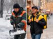 Мигранты отказываются работать дворниками: российские дворы утопают в снегу, пока приезжие «рубят бабло» в доставке