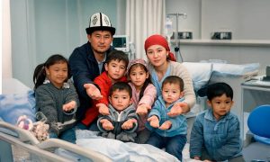 «Будем лечиться семьями»: Киргизия хочет засудить Россию за отказ оформлять полисы ОМС