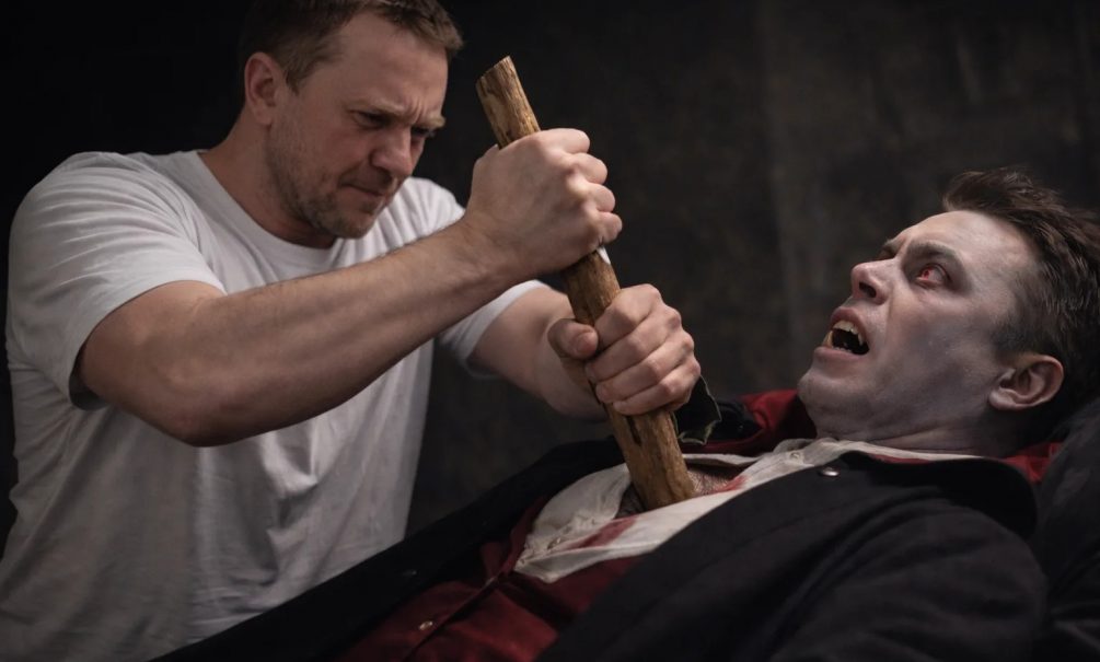 Россияне стали чаще покупать осиновые колья от вампиров: радикальная защита от кровососущих уходит нарасхват Россияне стали чаще покупать осиновые колья от вампиров: радикальная защита от кровососущих уходит нарасхват