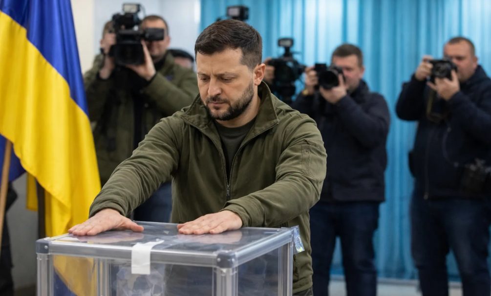 Почему Зеленский увиливает от выборов на Украине и пытается референдумом о мирных переговорах снять с себя ответственность 