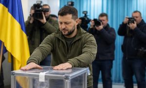 Почему Зеленский увиливает от выборов на Украине и пытается референдумом о мирных переговорах снять с себя ответственность