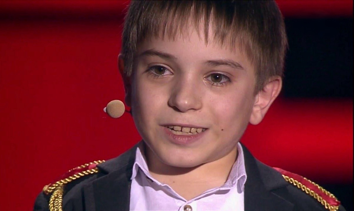 Билан и Крид отвернулись: тяжелобольной победитель «Голос. Дети» Данил Плужников вынужден петь на улице 