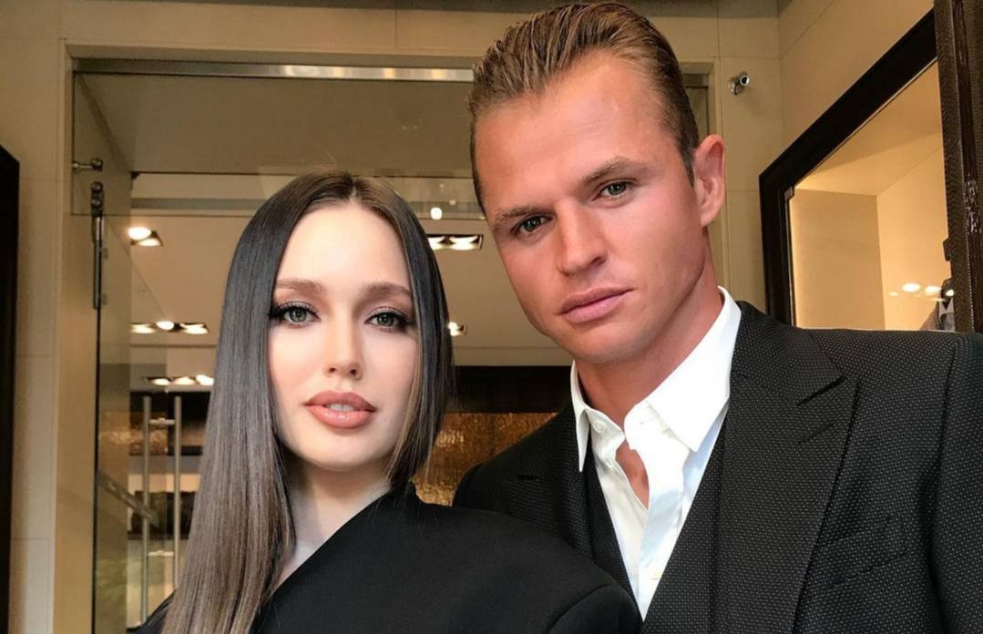 «Знайте своё место»: Костенко поругалась с подписчицей из-за слов о дочери Тарасова от прошлого брака