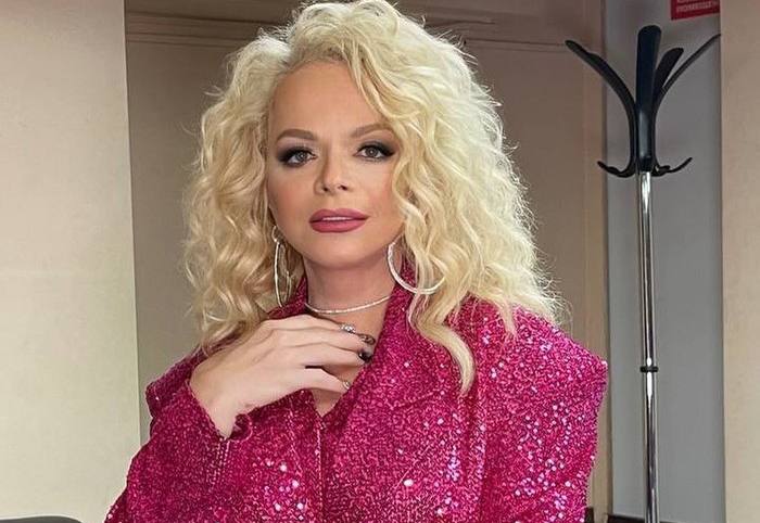 Лариса Долина наконец-то освободила квартиру Полины Лурье: певица уехала из России во время переезда