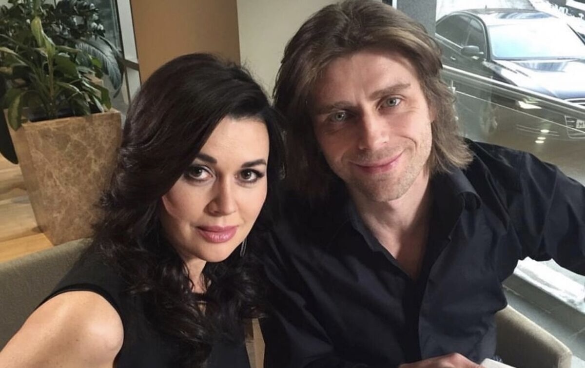 Золотые локоны и макияж: повзрослевшая дочь Заворотнюк и Чернышева очаровала всех на автограф-сессии