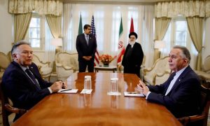 Не успели «отпеть» Венесуэлу - «хоронят» Иран. Эксперты назвали тему переговоров Уиткоффа с главой МИД Аракчи