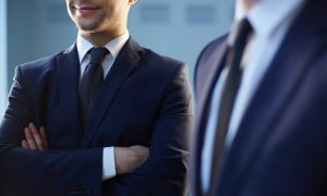 Компании в России применяют «тактическую нищету», чтобы платить меньше: рост зарплат в 2026 году может сократиться вдвое