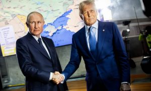 «Война могла завершиться в августе»: Путин и Трамп договорились о выводе ВСУ из Донбасса еще на Аляске