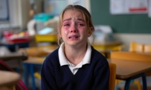 «Мальчика строго наказали»: родители хулиганов пытаются «замять» конфликт с избиением дочери погибшего на СВО бойца