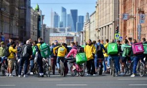 «Ничего, гномики ещё накопают»: зарплата курьеров невольно вскрыла совсем «некурьерские» проблемы  россиян