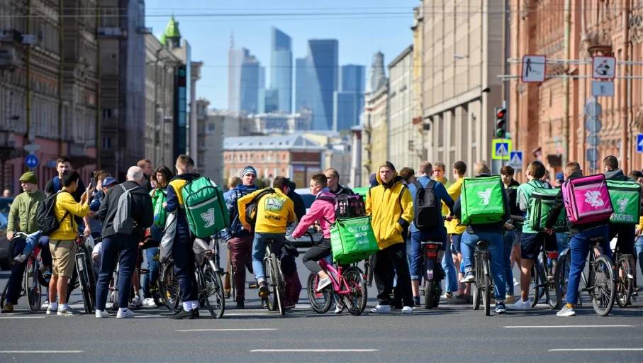 &laquo;Ничего, гномики ещё накопают&raquo;: зарплата курьеров невольно вскрыла совсем &laquo;некурьерские&raquo; проблемы россиян