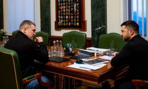 На столе у Зеленского заметили препараты для кокаинистов