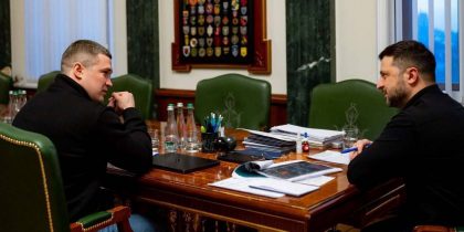 На столе у Зеленского заметили препараты для кокаинистов