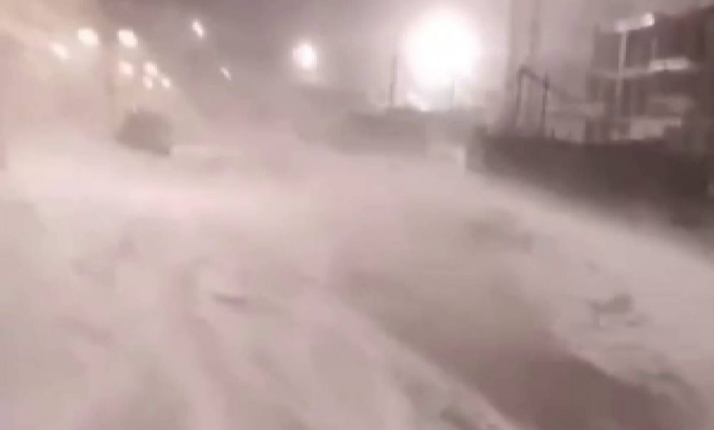 Снегопад парализовал Москву: из-за метели в столице задержали более 200 авиарейсов, город встал в мертвых пробках 