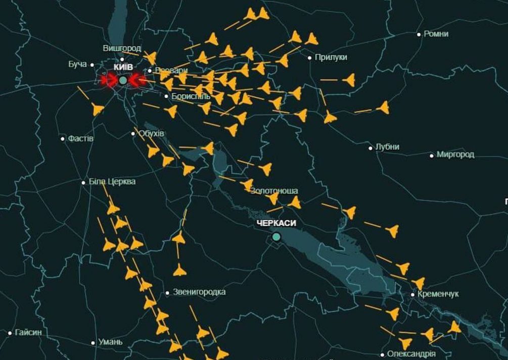 «Еще одна ночь ужаса»: Киев после массированной атаки остался без света и воды