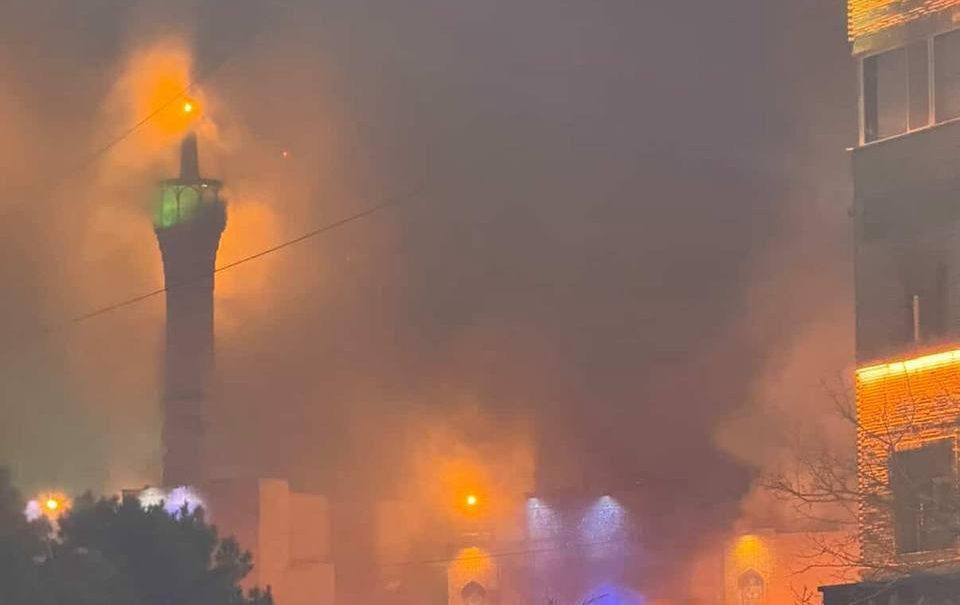 Сжигают мечети и прокуроров: протестующие в Иране погрузили страну в хаос - БлокнотРУ - Иран новости. Новости Ирана. Иран. Новости Иран. Иран последние новости. Капитуляция Ирана. США Иран. Иран США. США и Иран. Иран и США. Что будет если Трамп нападет на Иран? Что будет если США нападут на Иран? Трам Иран. Будет ли США бомбить Иран? США вступают в Войну с Ираном? Новости Ирана дня 10 января 2026. Новости Ирана 10.01.2026. Новости Ирана 10 января 2026.