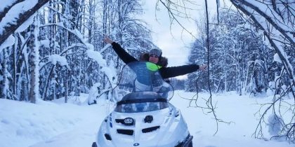 «Удар, и все»: 35-летняя блогерша насмерть разбилась на снегоходе, но ее саму винят в произошедшем