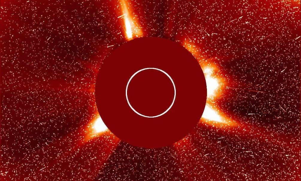 «Буря столетия»: вокруг Земли бушует рекордный в XXI веке радиационный шторм 