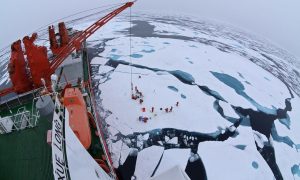 Китай «залезает» на Северный морской путь: строит атомный ледокол и готовится потеснить Россию