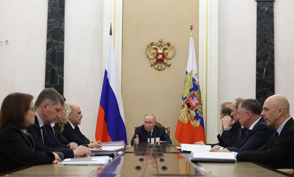 Инфляцию сбили до 5,6% в год: Путин рассказал о специальном замедлении экономики ради стабильных цен для народа 