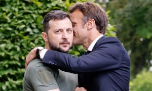 Бойфренд Макрона? Файлы Эпштейна раскрыли «голубую»* тайну президента Франции