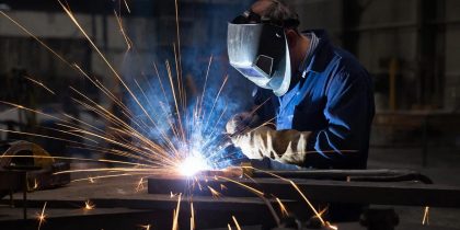 «Сварщик теперь получает больше айтишника»: IT-специалисты в России массово становятся безработными