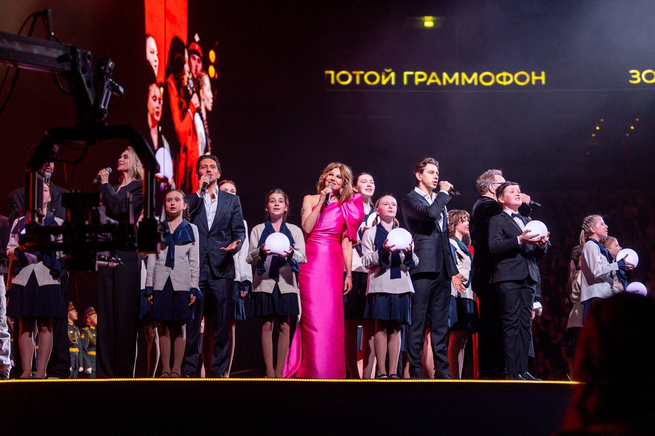 Елена Север и Артур Пирожков проведут &laquo;Золотой Граммофон&raquo; в Санкт-Петербурге