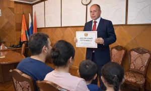 «Сначала квартиры надарят, а потом бац и проверка»: в Липецкой области местные власти подарили жилищный сертификат 