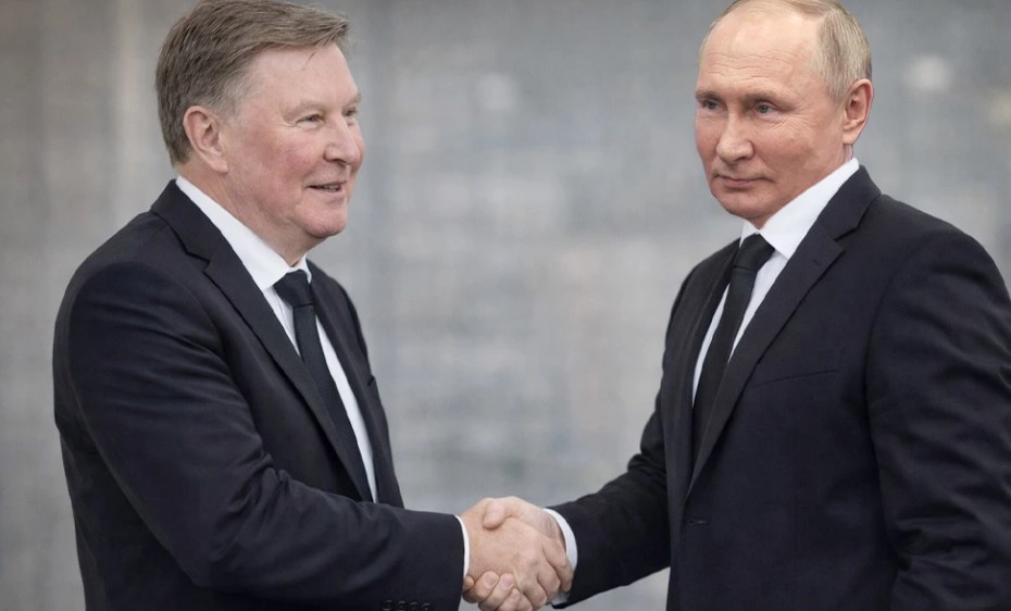 Участник &laquo;гонки преемников&raquo; 2007-08 ушел в отставку: Сергей Иванов в Кремле и без Кремля