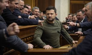 «Не забудьте предупредить украинцев, какой вы фиговый президент»: в Раде от Зеленского потребовали уйти в отставку