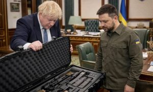 Преступник возвращается на место преступления: Борис Джонсон не к добру приехал в Киев