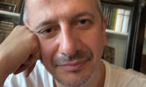 «Я попросил освободить меня»: Богомолов ушёл из Школы-студии МХАТ после бунта выпускников