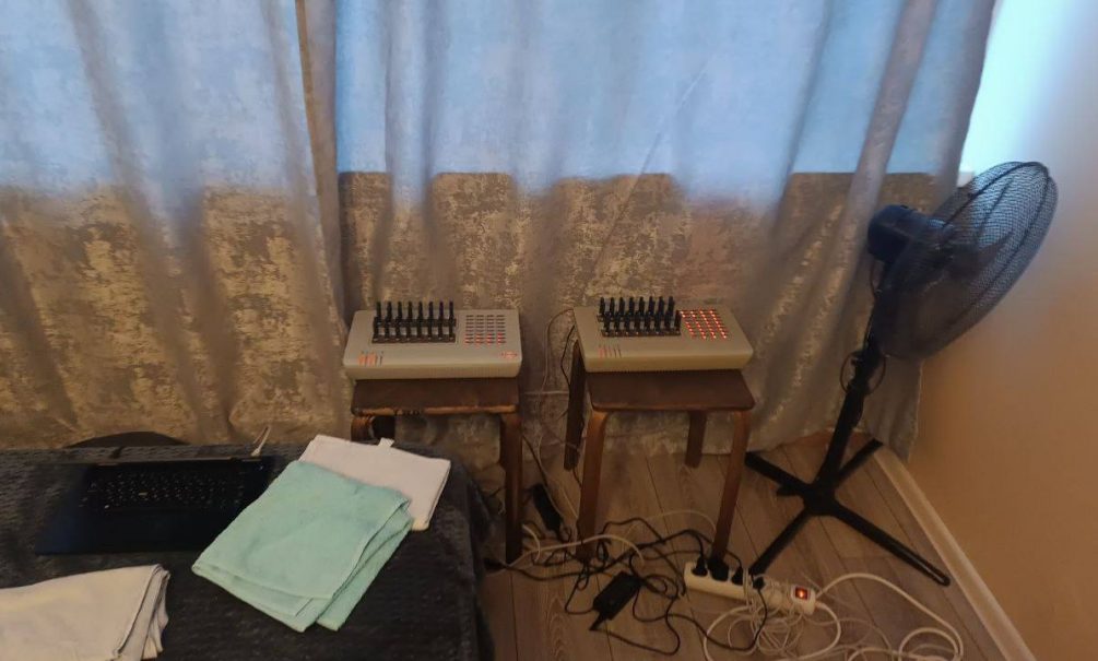 «Помогали обманывать россиян»: в Санкт-Петербурге накрыли техцентр телефонных мошенников 