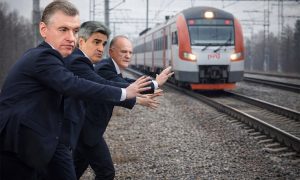 Парламентские партии перед выборами в Госдуму срочно напали на РЖД и губернаторов