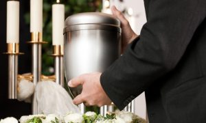 Кремация резко подорожала: сейчас ее доля достигает в Москве 60% от общего числа похорон