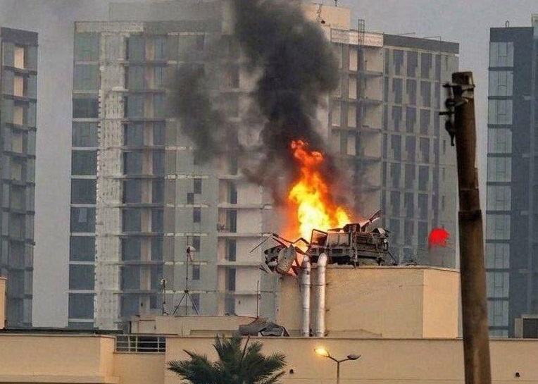 Посольство США в Багдаде горит: радар на крыше и установка ЗРК уничтожены Посольство США в Багдаде горит: радар на крыше и установка ЗРК уничтожены