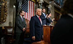 Бизнес по-американски: Трамп начал продавать страховку на суда в Персидском заливе