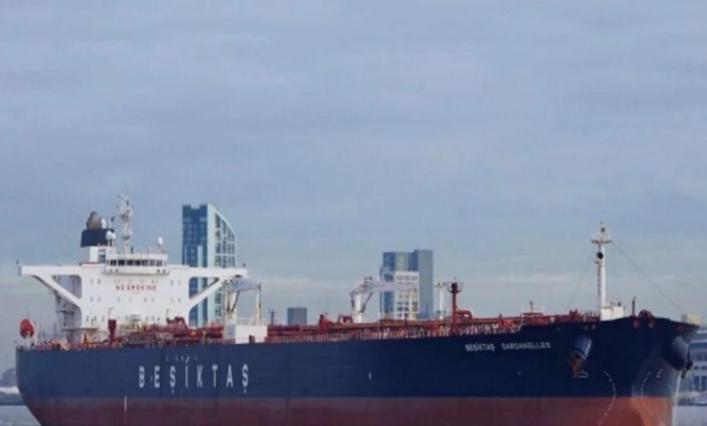 Украина ударила по турецкому танкеру в Черном море: судно шло с российской нефтью 