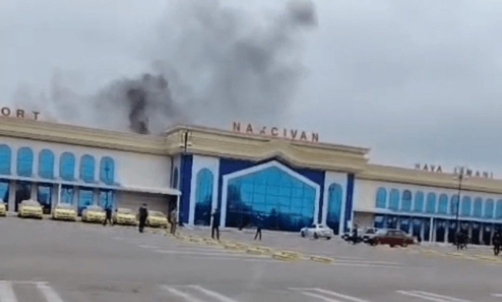 Вот кто будет таскать каштаны из огня США и Израилю: Иран отверг причастность к удару по Азербайджану 