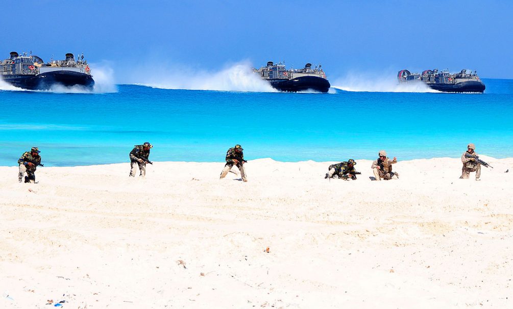 Остров Харк: США готовят высадку морской пехоты после мощного авиаудара, чтобы взять под контроль нефтяную добычу Ирана