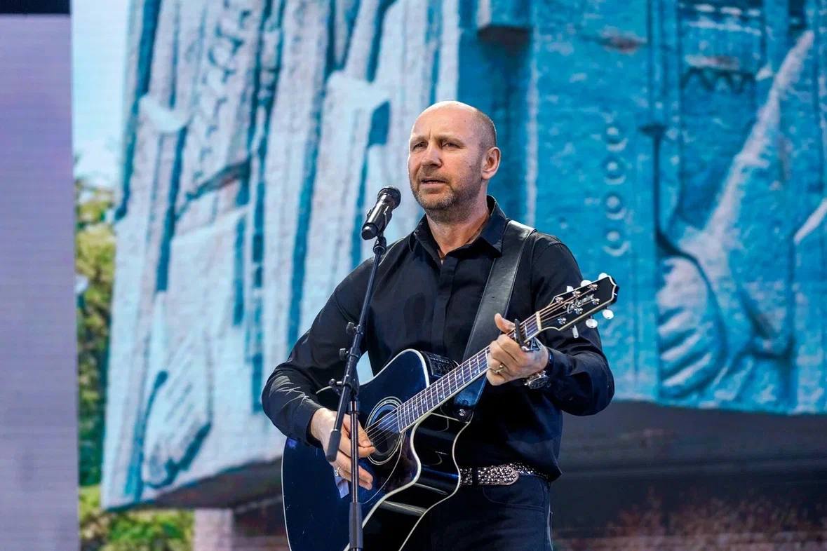 Виталий Аксёнов отправляется в масштабный гастрольный тур «Проврёмся!» в поддержку защитников Родины Виталий Аксёнов отправляется в масштабный гастрольный тур «Проврёмся!» в поддержку защитников Родины