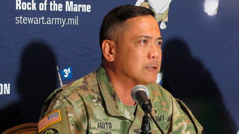 «Во все тяжкие»: генерал США выпил в Киеве литр чачи, разбил голову о стену и потерял секретные документы 