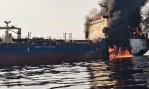 Иран не шутил: в Ормузском проливе тонут танкеры после ракетных ударов