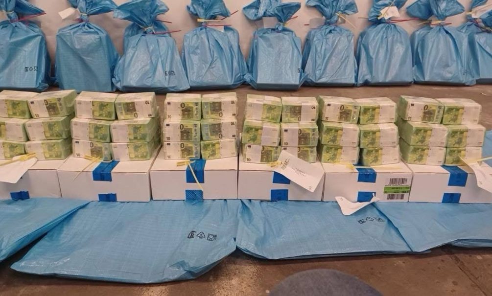 Венгрия вскрыла финансовые потоки украинских мошенников: Киев пытается выдать черный обнал за &laquo;обычные банковские операции&raquo;