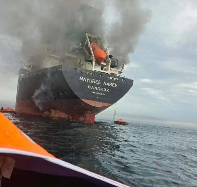 Поверили Трампу и подорвались: очередной корабль уничтожен в Ормузском проливе – Иран уничтожает экономику Запада 