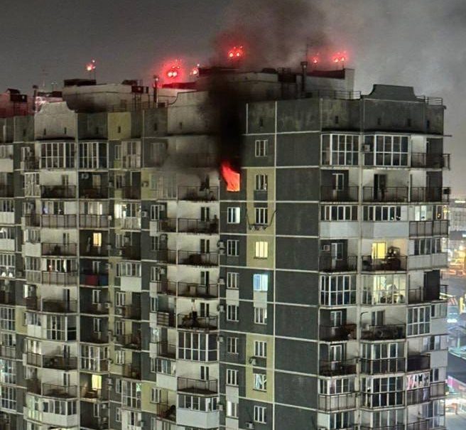 Краснодар в огне: дроны ВСУ ударили по жилым домам, есть погибший 