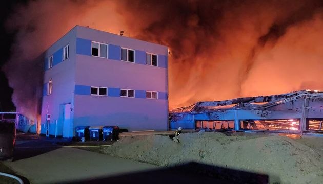 Немного ошиблись: в Чехии партизаны сожгли военный завод в рамках борьбы с Израилем, но он производил дроны для ВСУ Немного ошиблись: в Чехии партизаны сожгли военный завод в рамках борьбы с Израилем, но он производил дроны для ВСУ